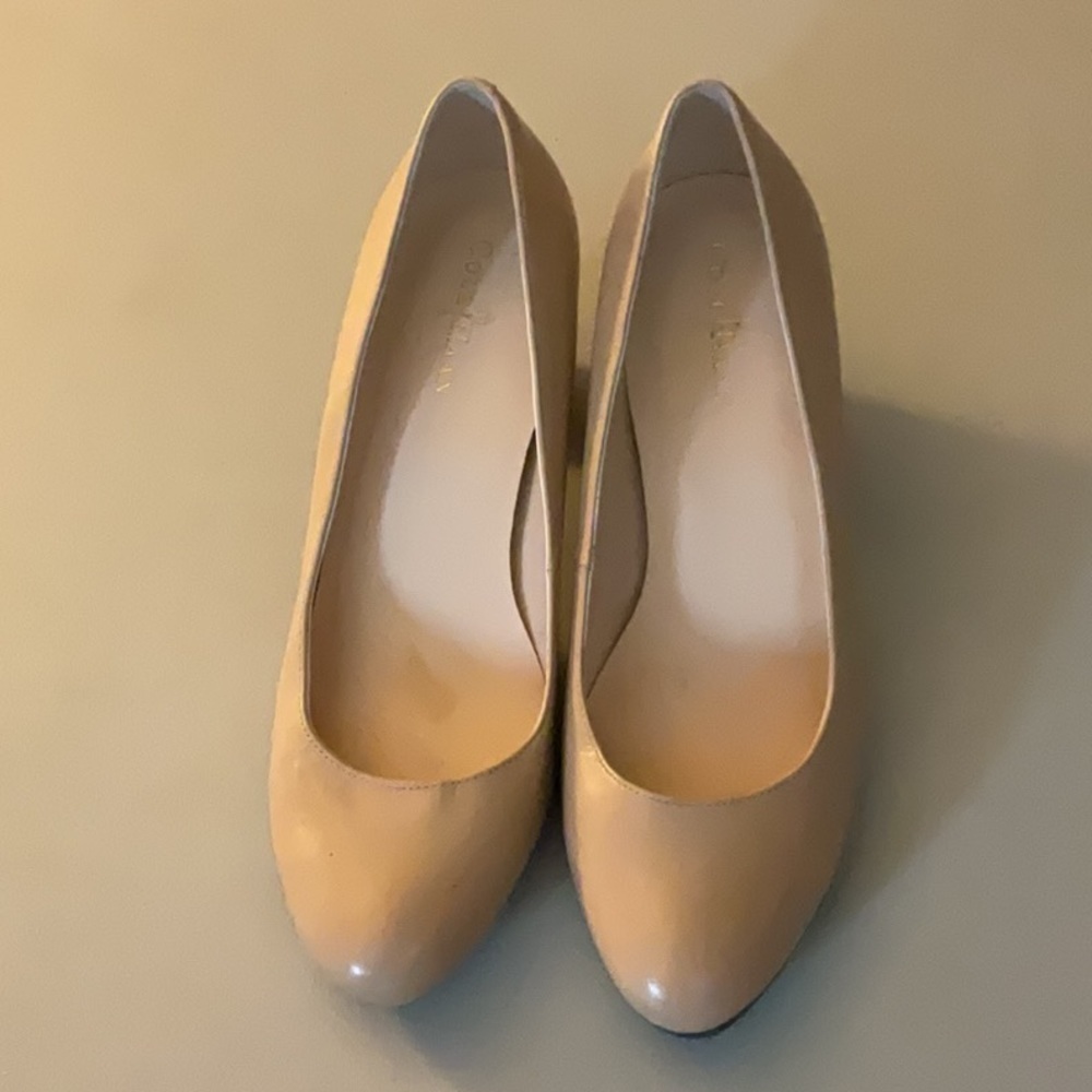 EUC woman’s COLE HANN cream colored high heel shoes